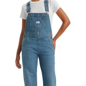 Women's Levis Blue Denim Overalls Size Meduim.
